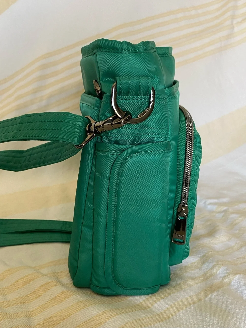 LUG | Kelly Green ☘️ Quilted Crossbody ~ 11”x 8.5”x 3” Medium - Picture 6 of 15